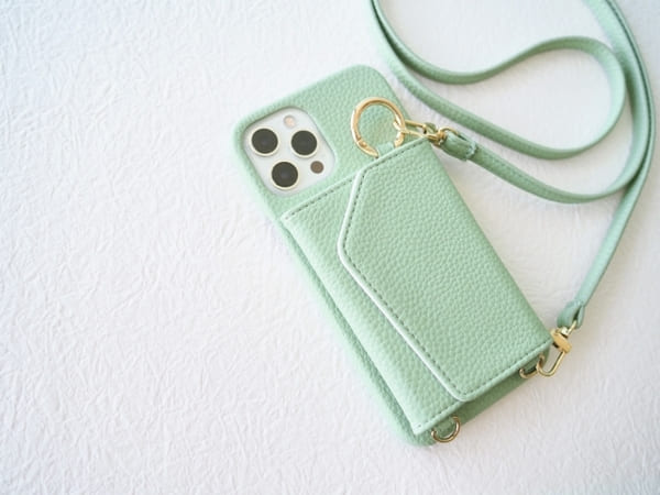 手帳型のスマホケースはどうしてダサいと言われるのか、その理由